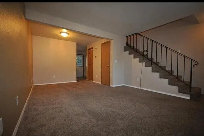 Building Photo - "Charming 2-Bedroom Retreat with Modern Co...