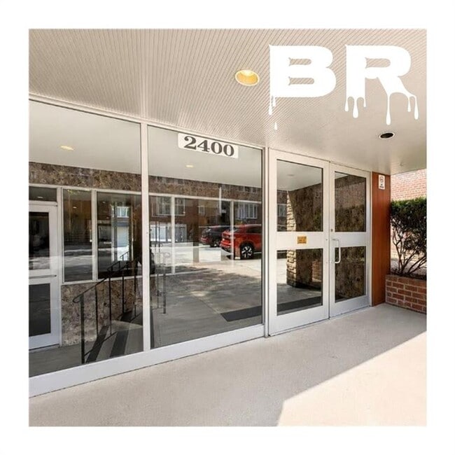 Foto del edificio - 2400 E 3rd St