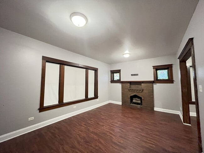 Building Photo - 305 Herkimer St