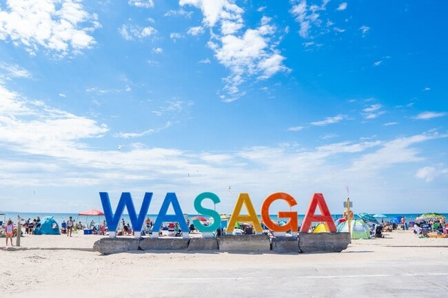 The colorful Wasaga Beach sign welcomes visitors by the shore.