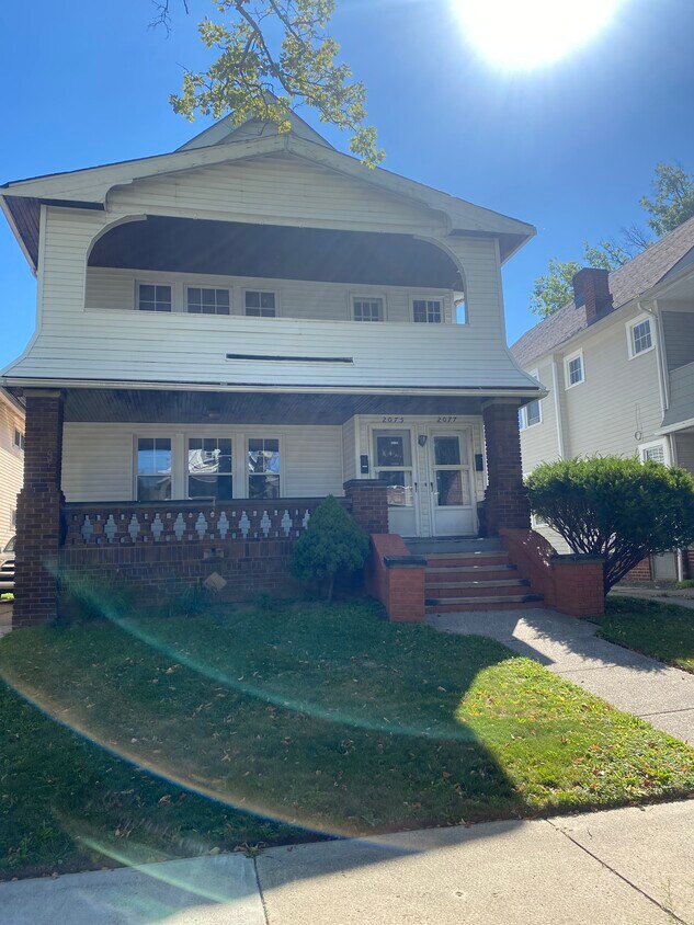 Parte delantera del local. - 2075 Lewis Dr