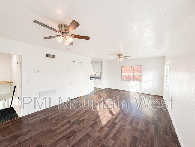 Foto del edificio - 9068 Main St