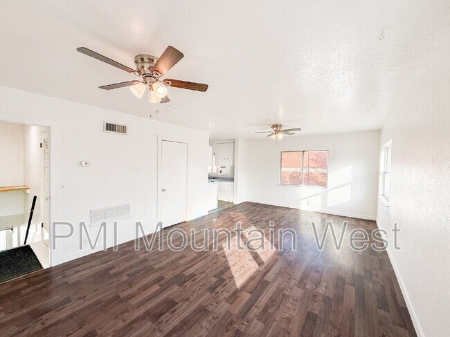 Building Photo - 9070 W Newhouse Dr