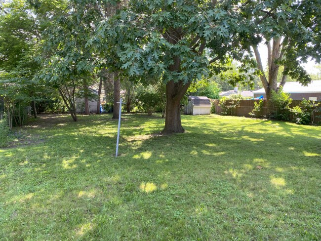 Building Photo - 725 Wyman St