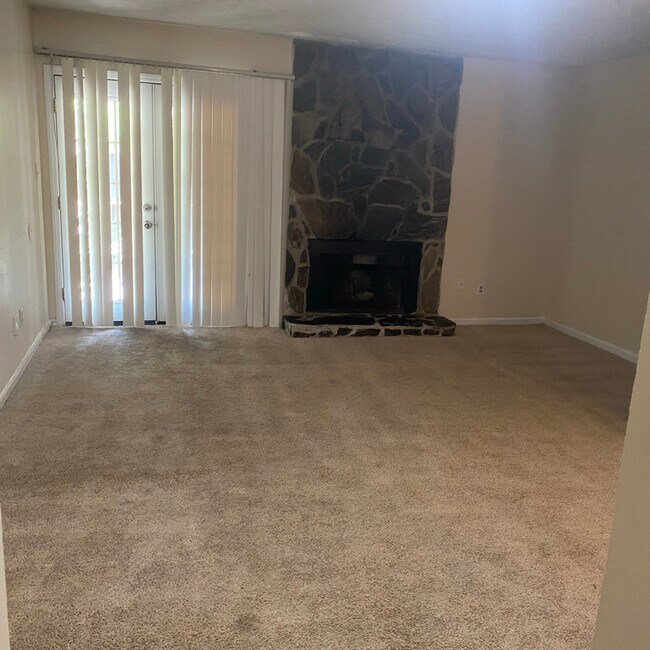 Foto del edificio - 6408 Baker Ct