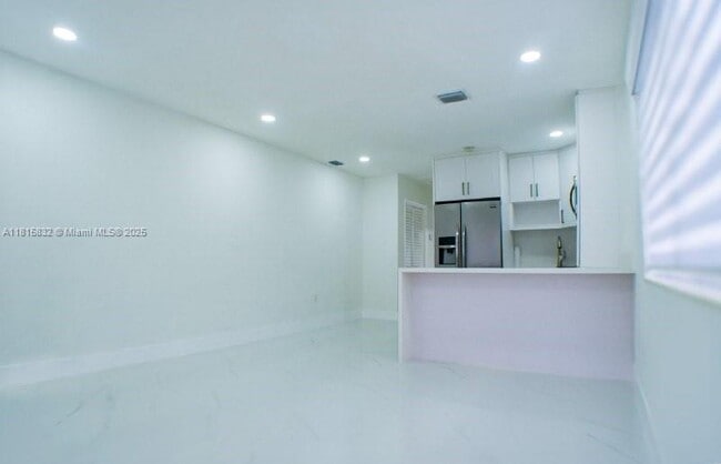Building Photo - 2638 SW 30th Ct