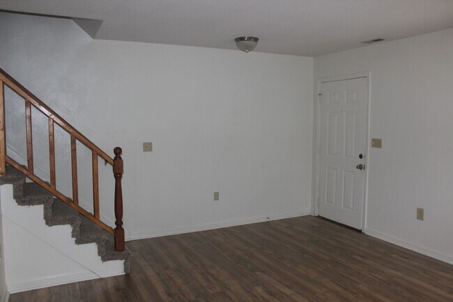 Foto del edificio - Rutherford Townhomes 4 Bedroom w/Den 3 Bat...