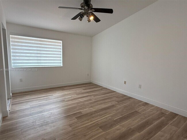 Foto del edificio - 7065 SW 164th Ct