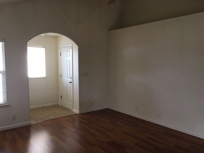 Foto del edificio - Lease Take Over available  - 3-bed 2-bath