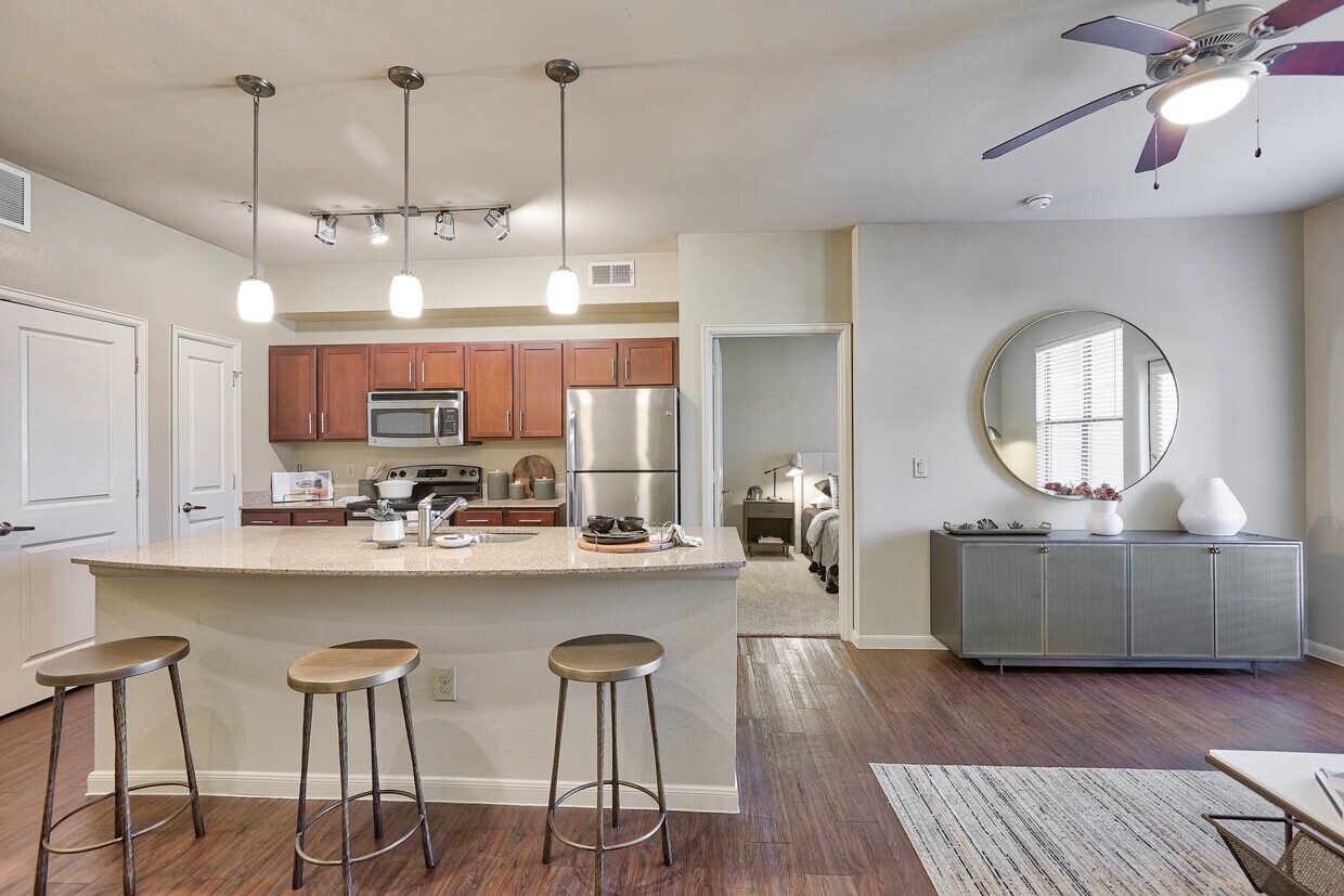 Platinum Castle Hills 5200 Windhaven Pky Lewisville, TX Apartments