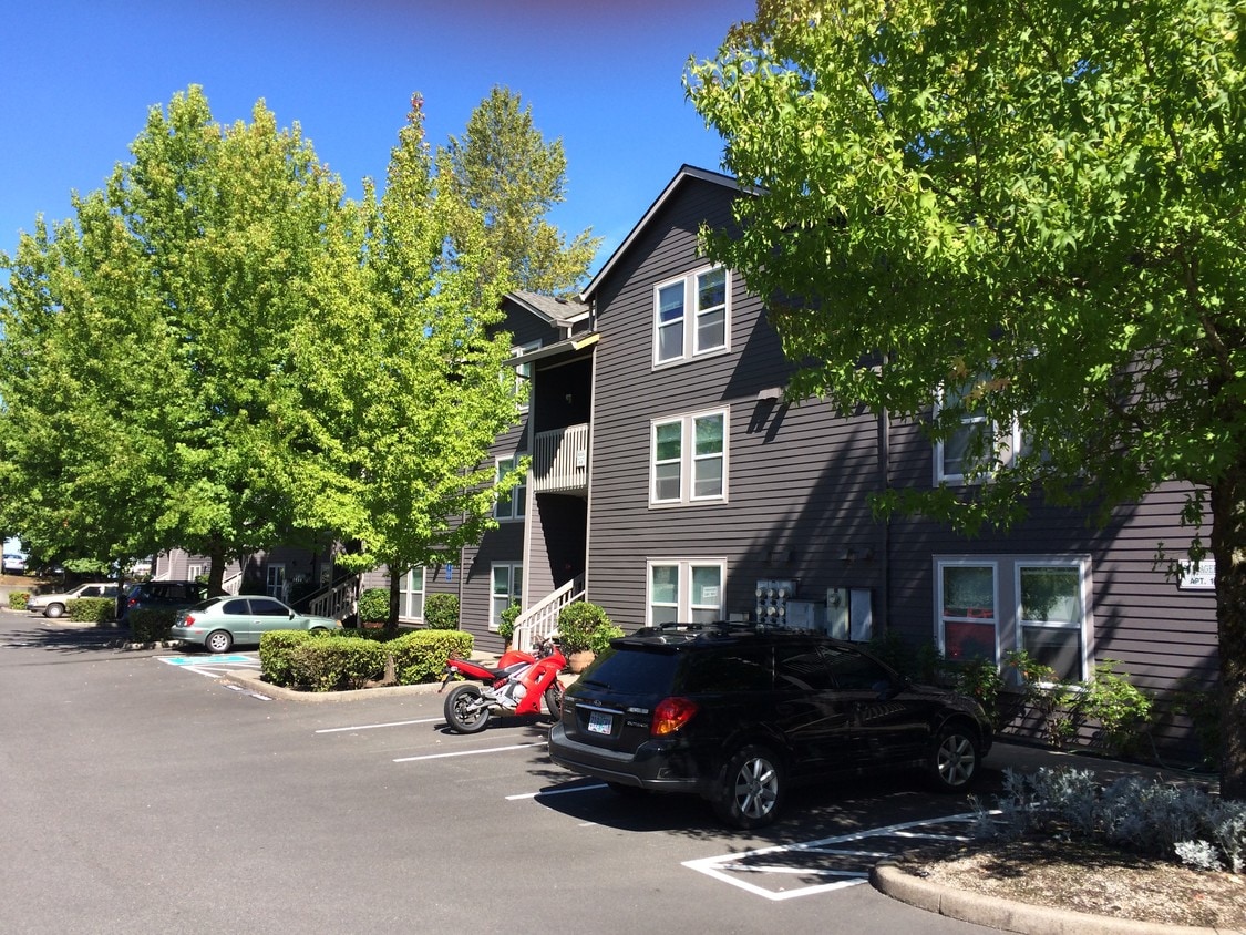 Primary Photo - Barbur Heights Apartments