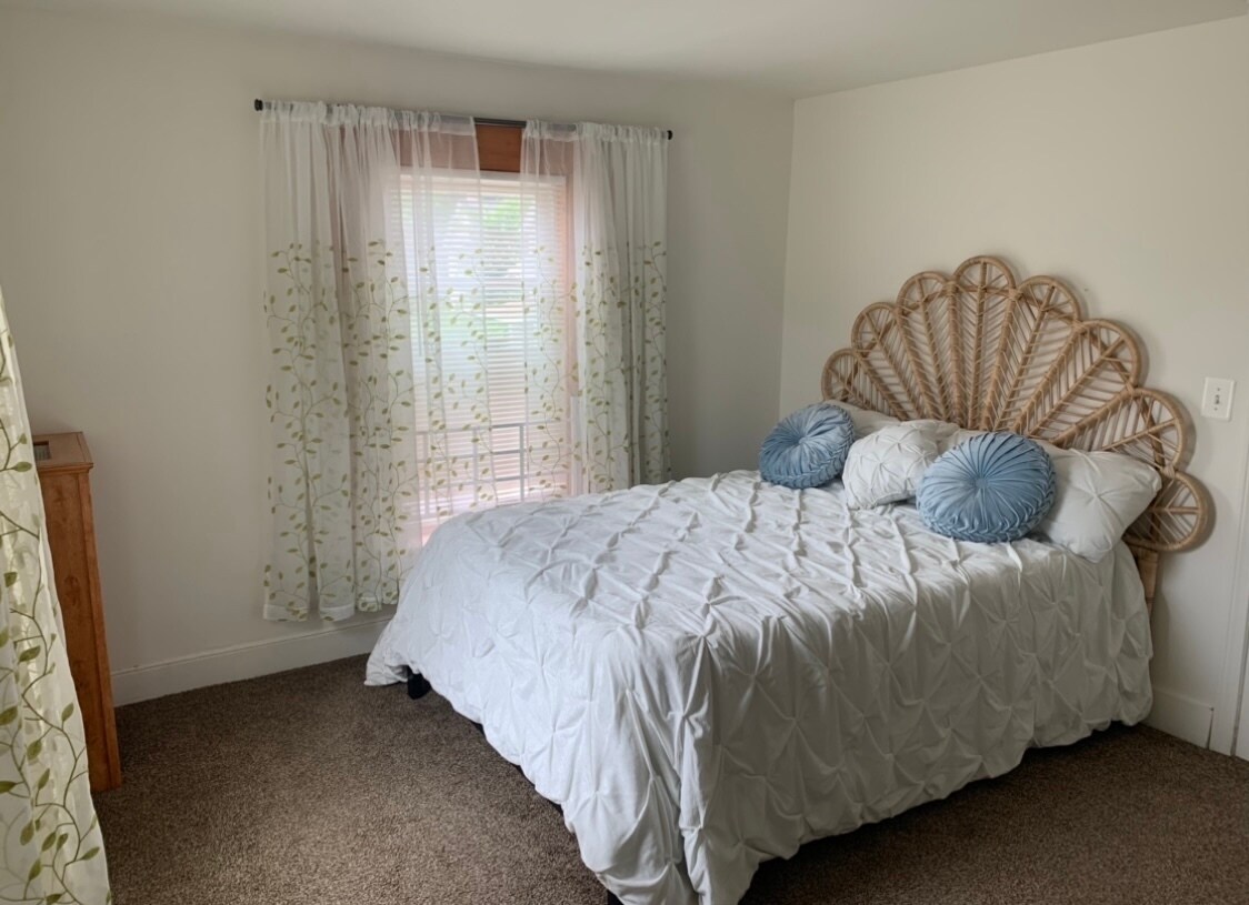 11 Meadow St Unit 1, Westfield, MA 01085 Apartments in Westfield, MA