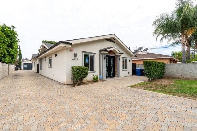 Foto del edificio - 6938 Peach Ave