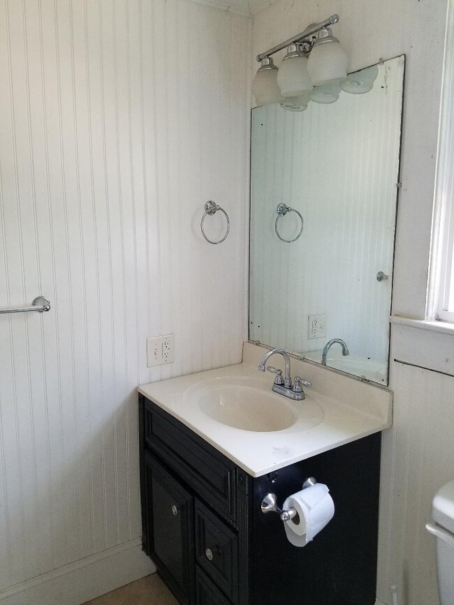 BATHROOM SINK - 1639 Doggett Rd