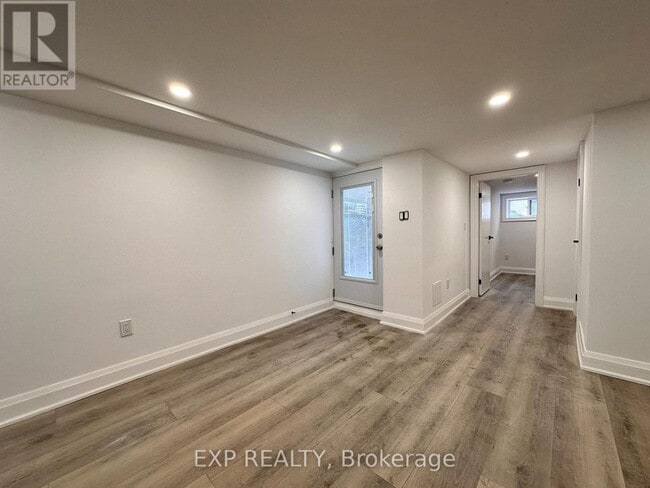 Building Photo - 143 Gladstone Ave