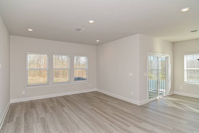 Building Photo - 1312 Bluffton Cir