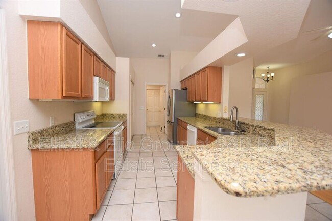 Building Photo - 2620 Pine Valley Dr