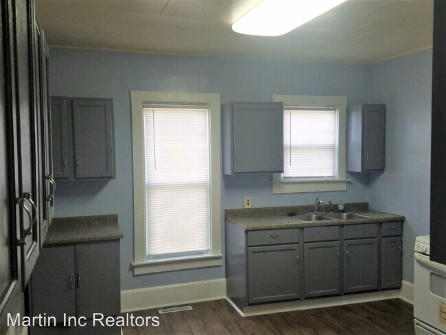 Foto del edificio - 608-610 W 8th St