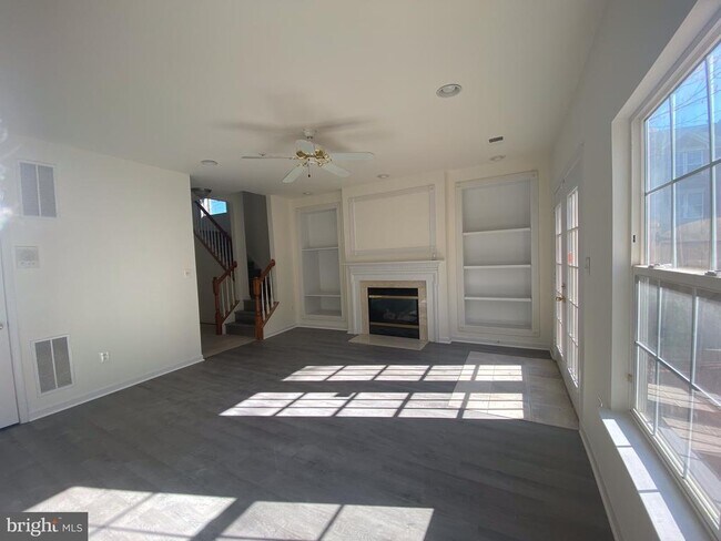 Building Photo - 13400 Fountain Club Dr