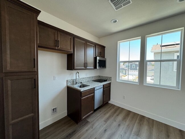 Foto del edificio - Brand New Studio Available Now!  1/2 off 1...