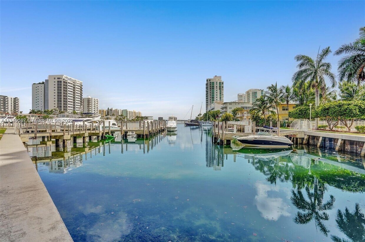 Primary Photo - 7900 Harbor Island Dr