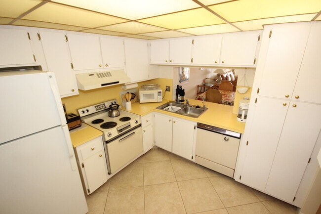 Building Photo - 931 Gardenia Dr