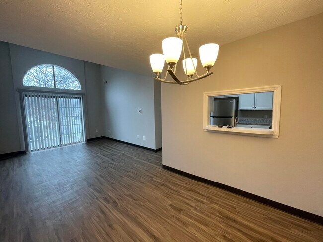 Foto del edificio - 404 Bainbridge Ct