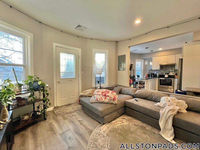 Building Photo - 39 Long Ave