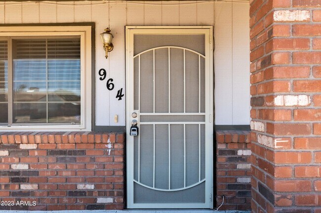 Foto del edificio - 964 W Hackamore St