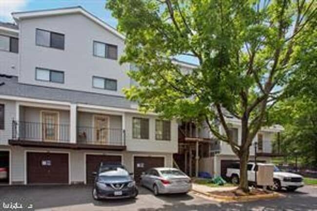 Building Photo - 1611-A Carriage House Terrace