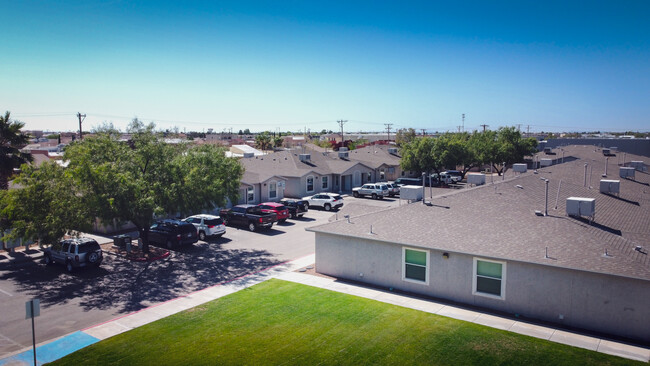 Building Photo - Tropicana Palms