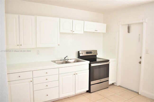 Foto del edificio - 633 NW 6th Ct