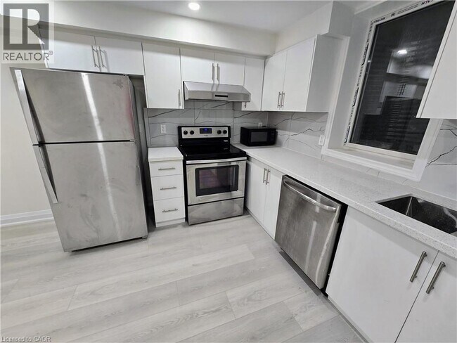 Building Photo - 147 Langlaw Dr