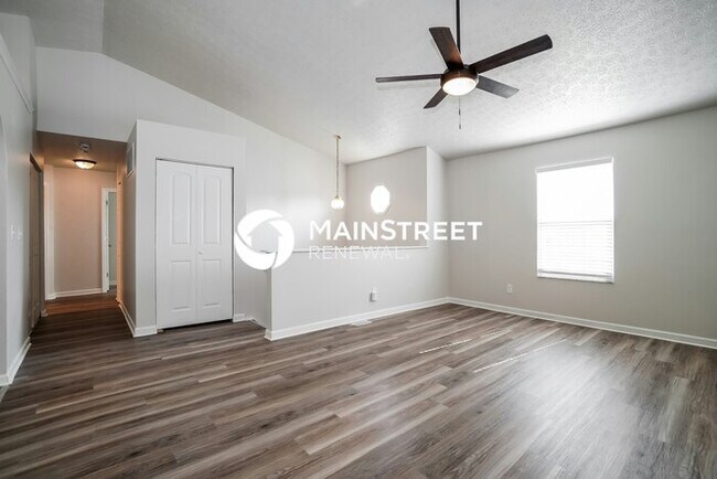 Foto del edificio - 3 Bedroom Pet-Friendly Home in COLUMBUS, O...