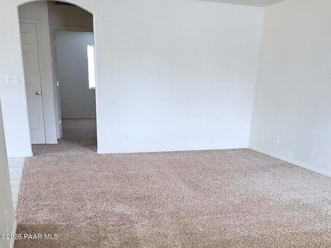 Foto del edificio - 7060 E Burro Ln