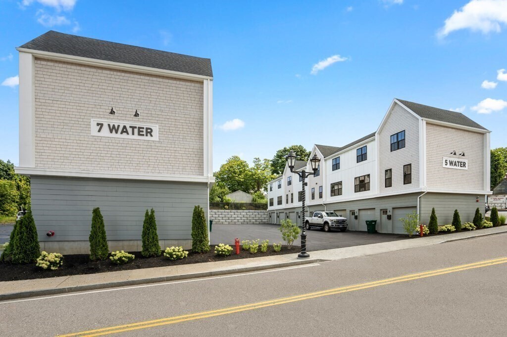 5 Water St Unit 3, Plymouth, MA 02360 Room for Rent in Plymouth, MA
