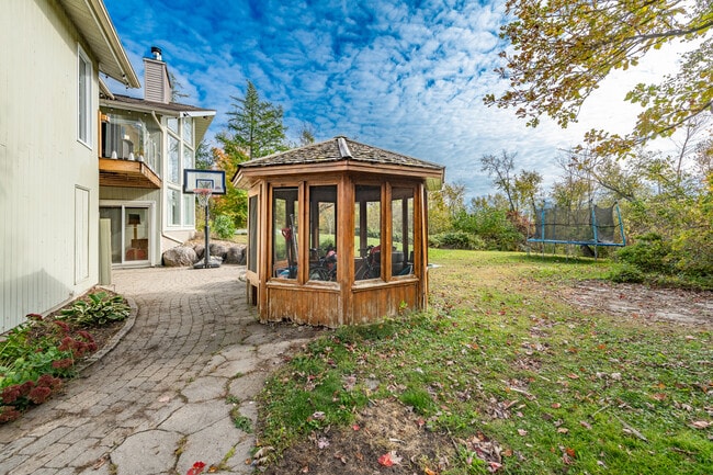 Building Photo - Custom Home in Navan