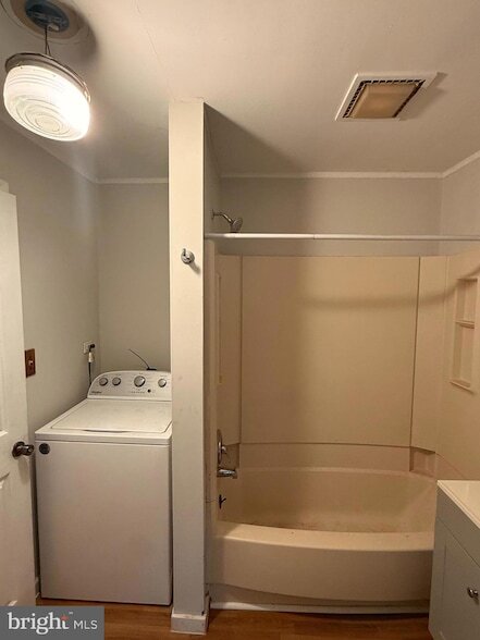 Building Photo - 73 Walnut St