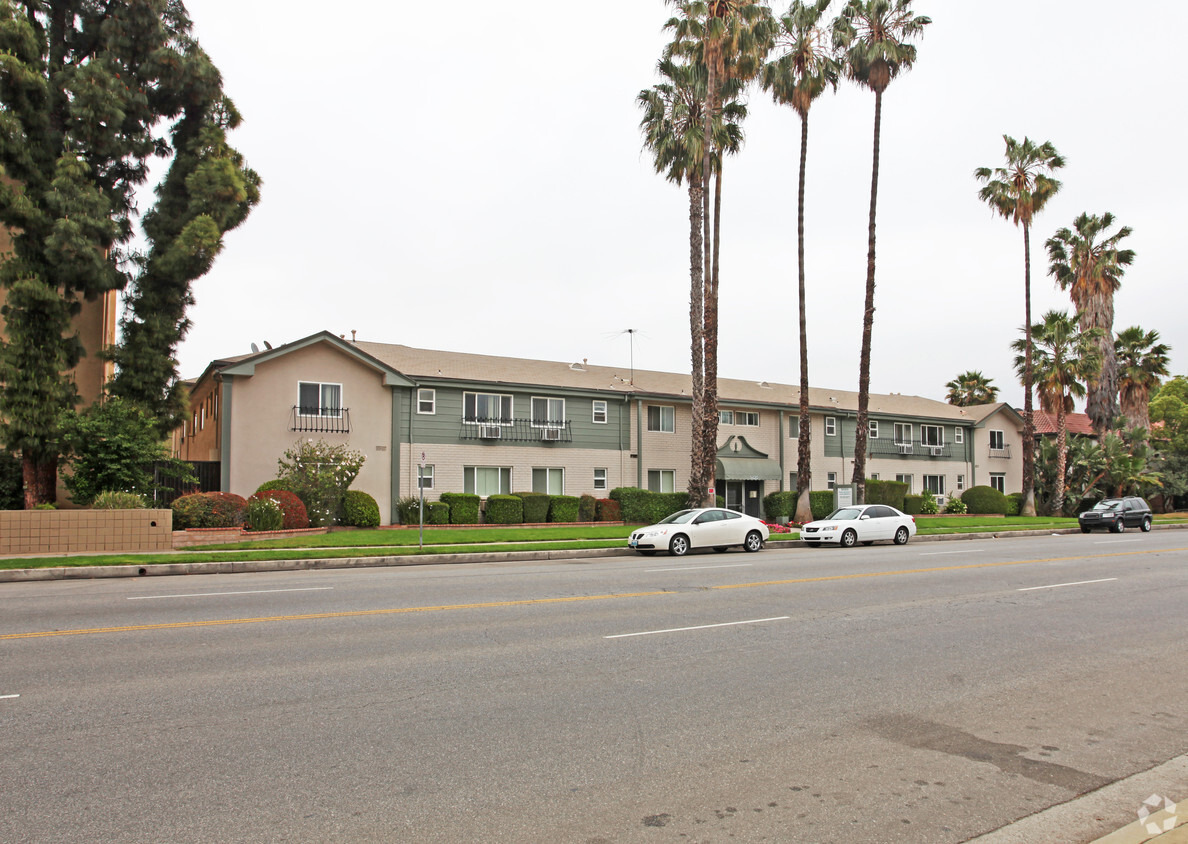 Foto principal - 5020 Hazeltine Ave