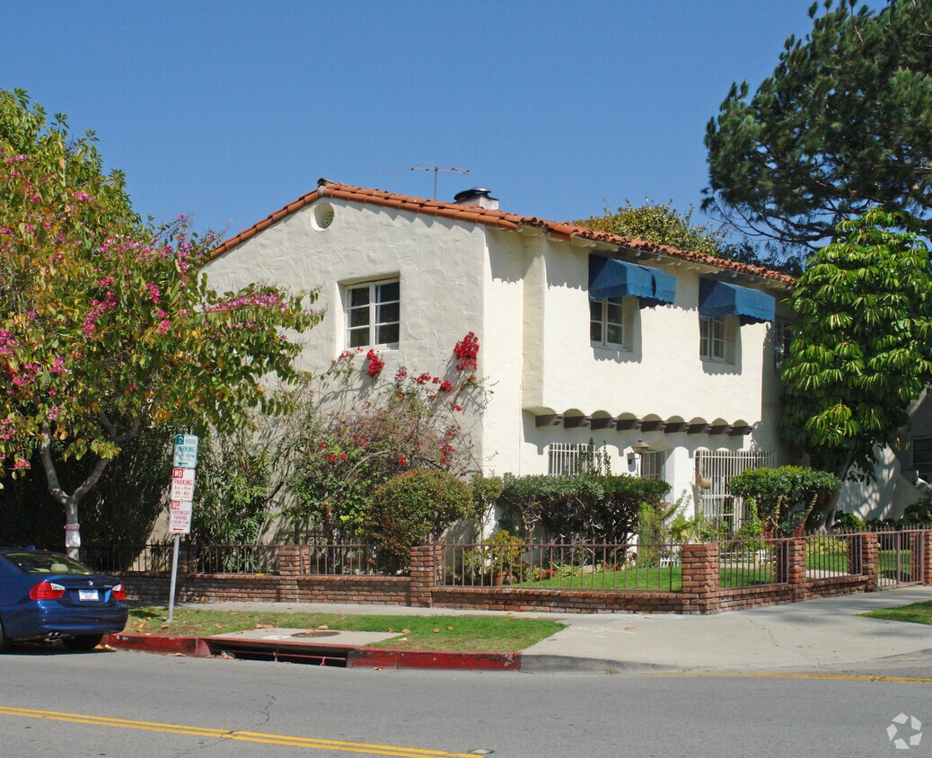 Building Photo - 9953 Young Dr