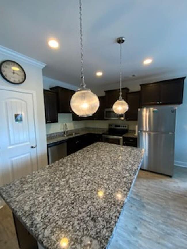 Building Photo - Townhome for Rent