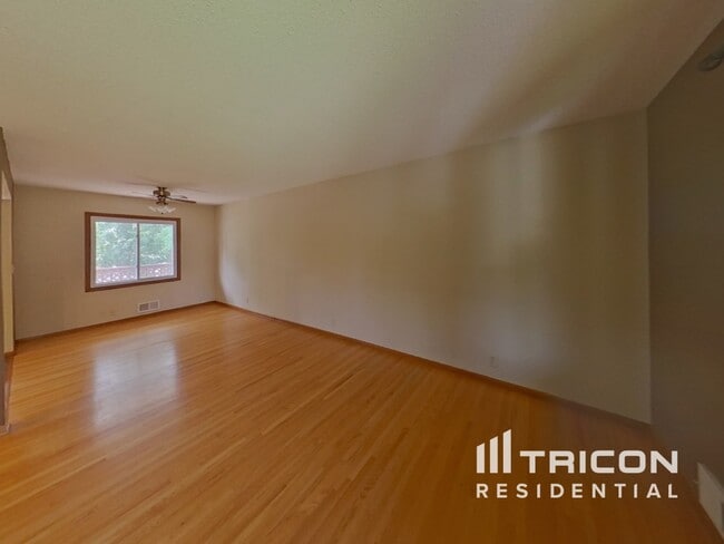 Building Photo - 2660 Roth Pl