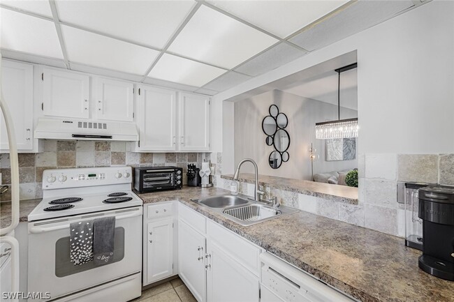 Foto del edificio - 807 River Point Dr