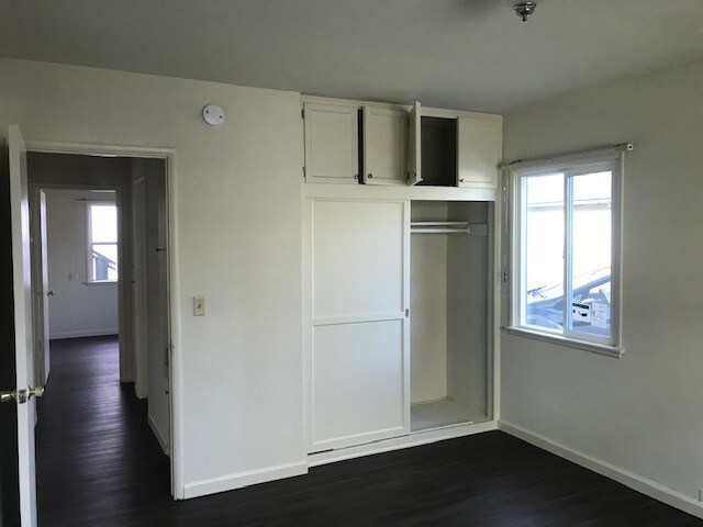 Building Photo - 12243-12249 Vanowen St