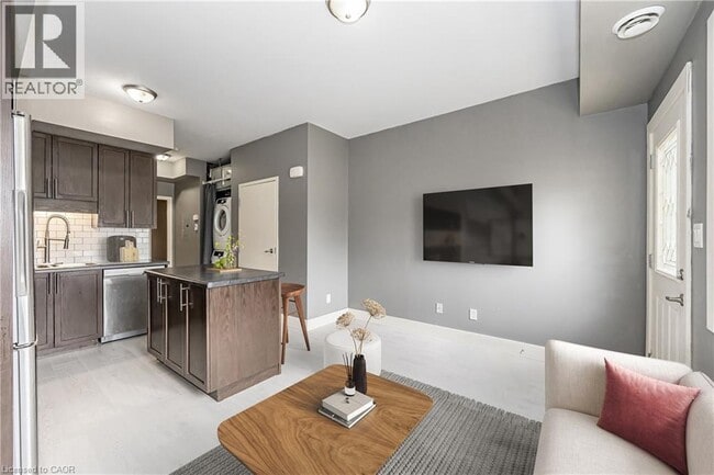 Building Photo - 689 Doon Village Dr