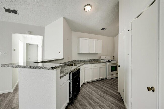 Foto del edificio - 19921 Westcliffe Ct