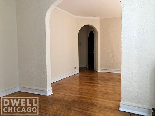 Foto del edificio - 1426 Farwell W Ave