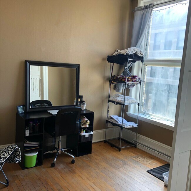 Building Photo - 544 N Main St