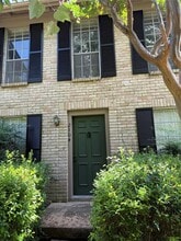 Building Photo - 2104 Bronte Dr