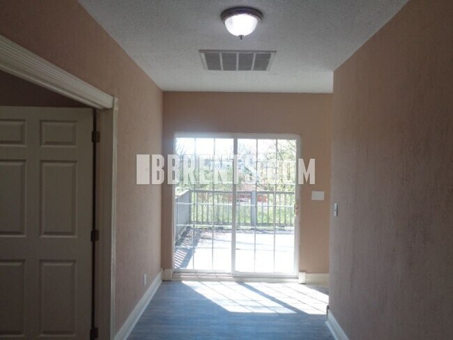 Building Photo - 735 Ferguson 5BR/5BA (Dayton)